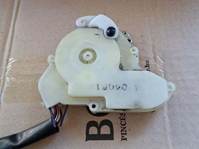 MAZDA MPV Bal első Központizár Motor